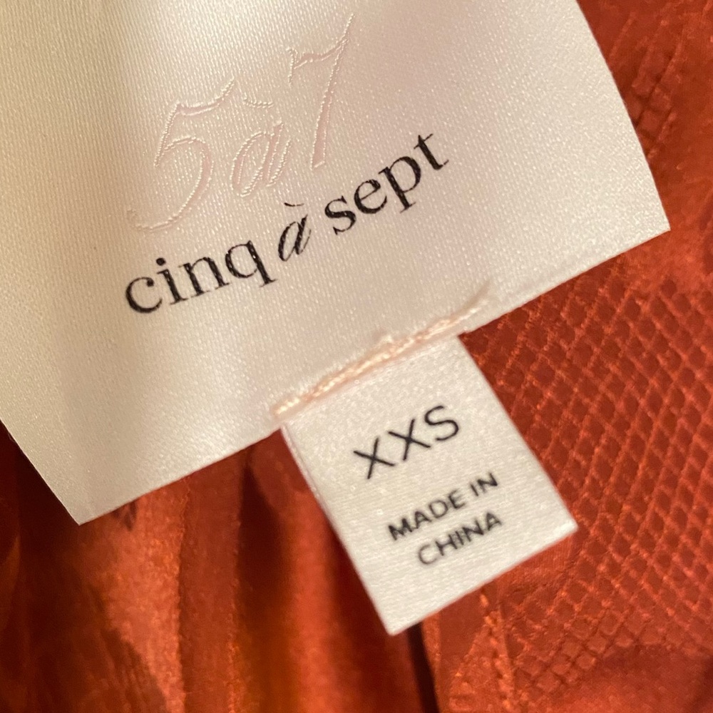 Cinq a Cept 100% Silk ruffled embossed print top with button closure. Size XXS. - Picture 6 of 8